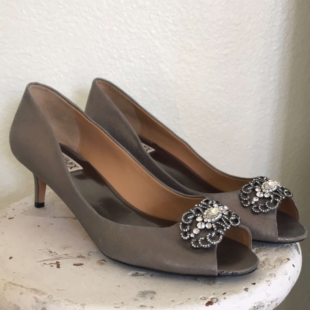 Badgley Mischka silver metallic peep toe jeweled heels size 10